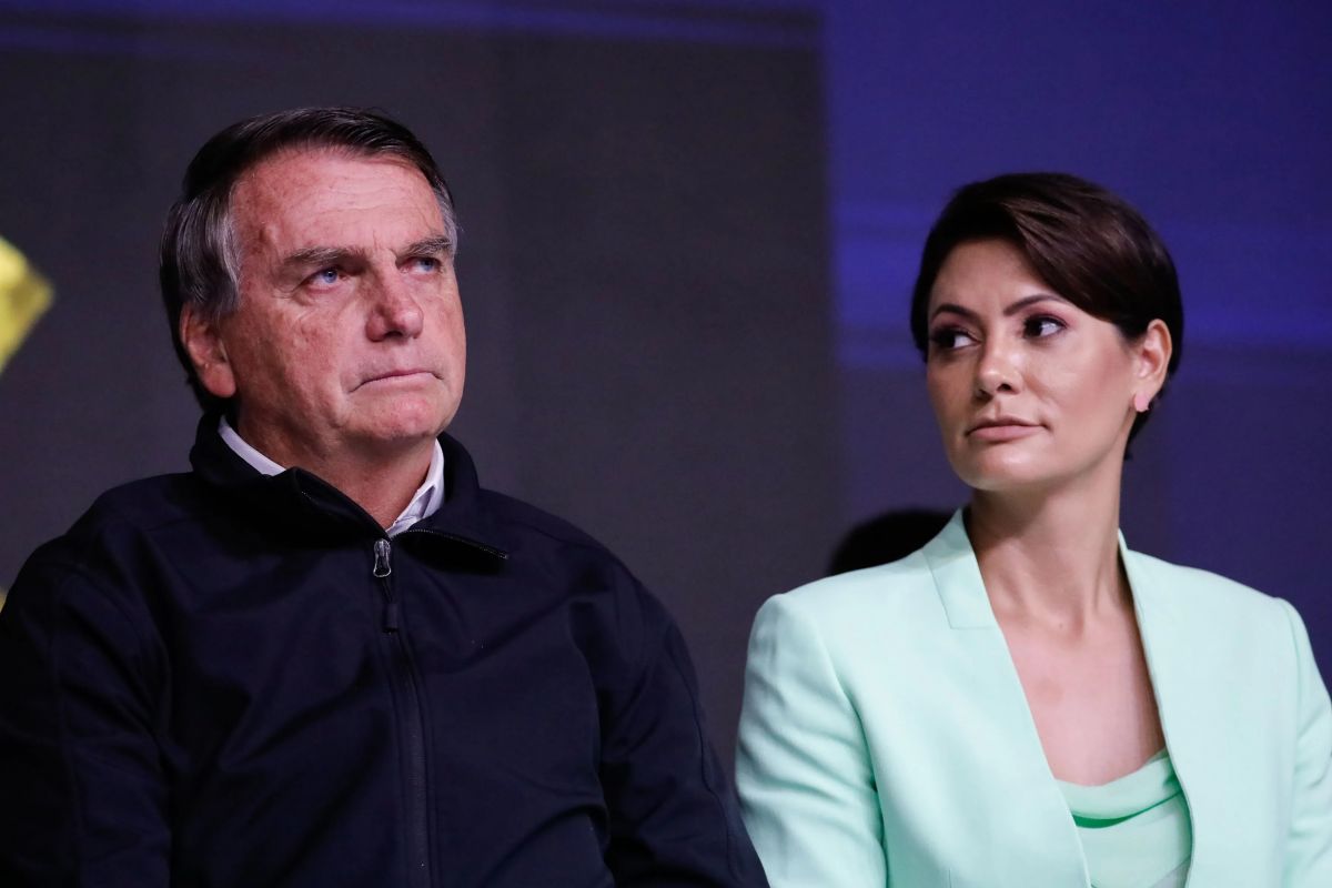 Bolsonaro é barrado em Pernambuco, enquanto Michelle é homenageada em Goiânia